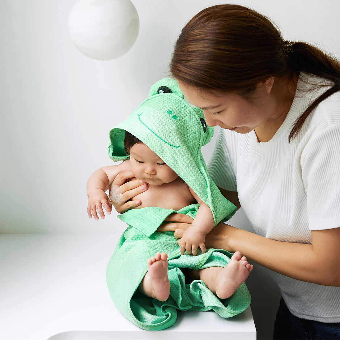 Dock & Bay Baby Hooded Towel Animal Collection Frankie Frog