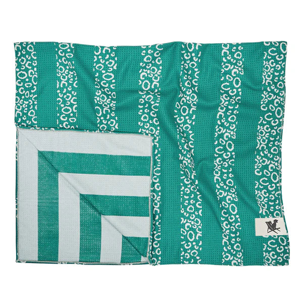 Dock & Bay Dog Towel L - Woofs Go Wild