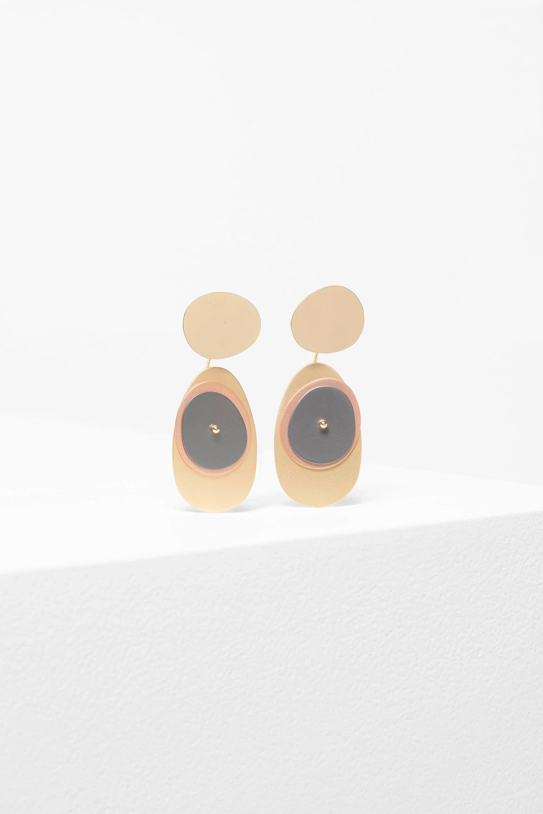 Elk Orb Earring Gold