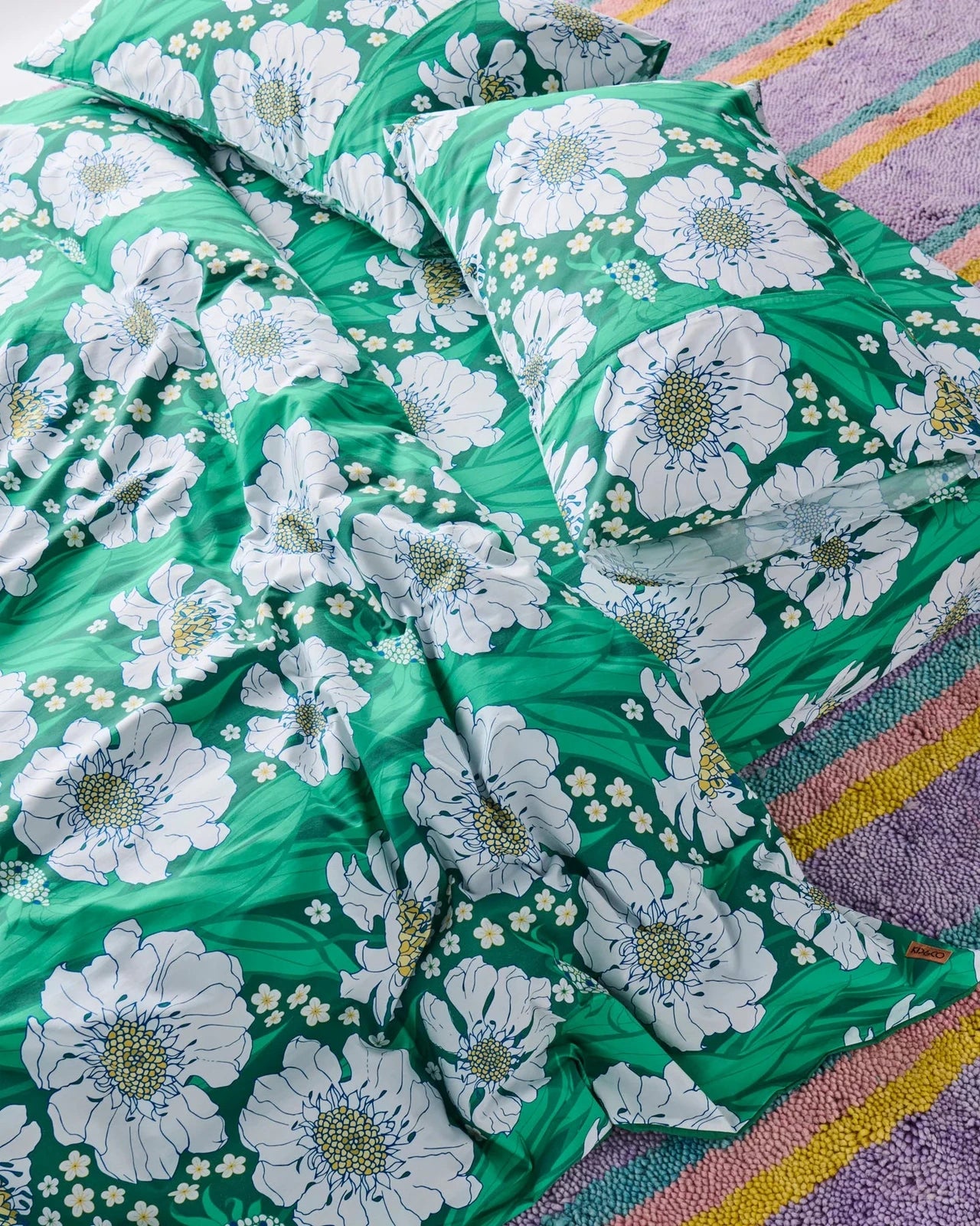 Kip & Co Tumbling Flowers Green Cotton Pillowcases 2P Std Set
