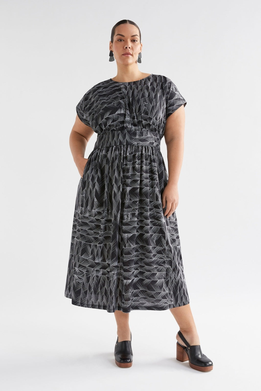 Elk Jagar Dress Black Line Print