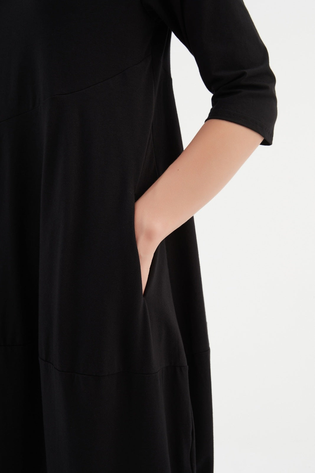 Tirelli V-Neck Diagonal Seam Dress Black