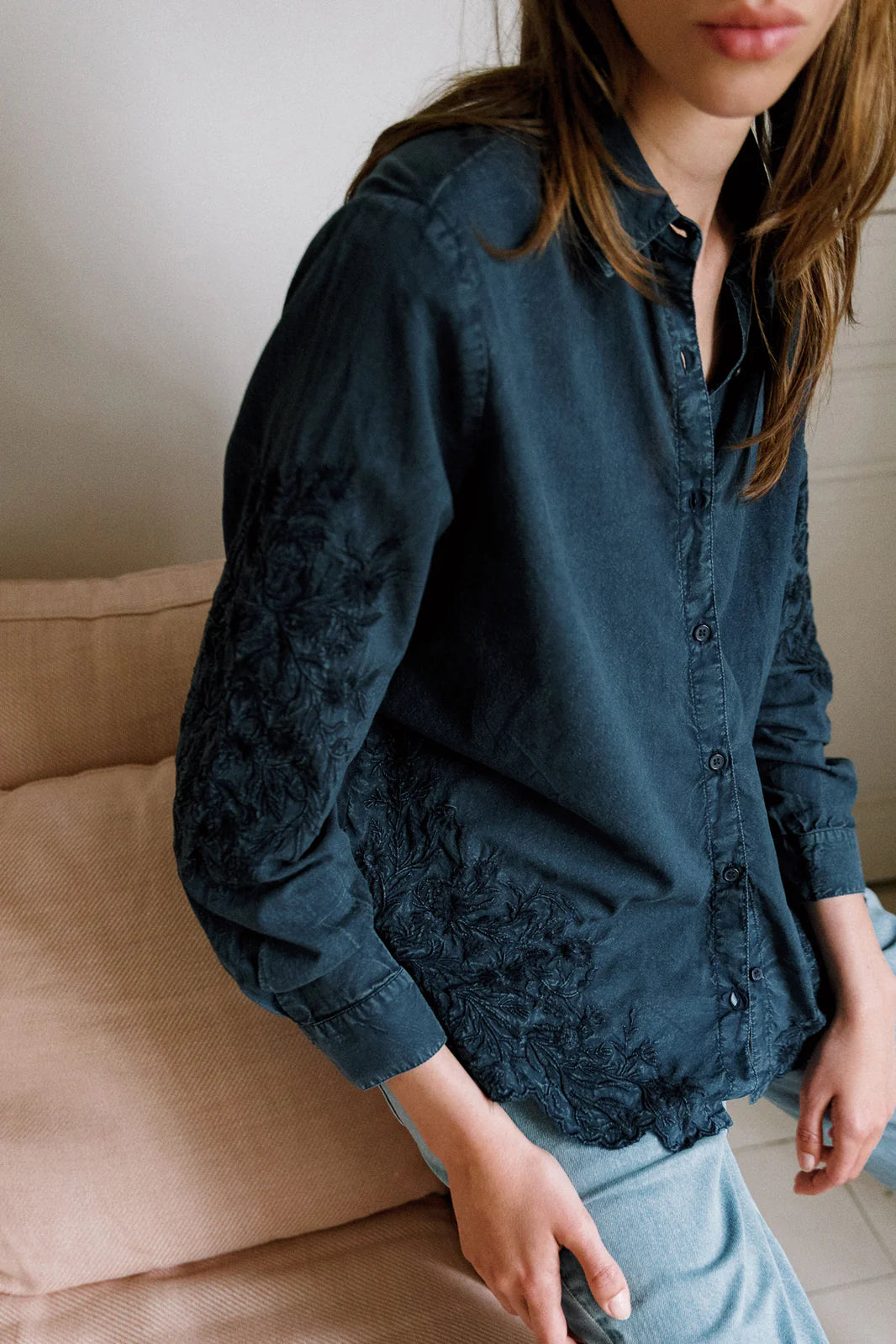 Indi & Cold Embroidered Voile Shirt Marino AD385