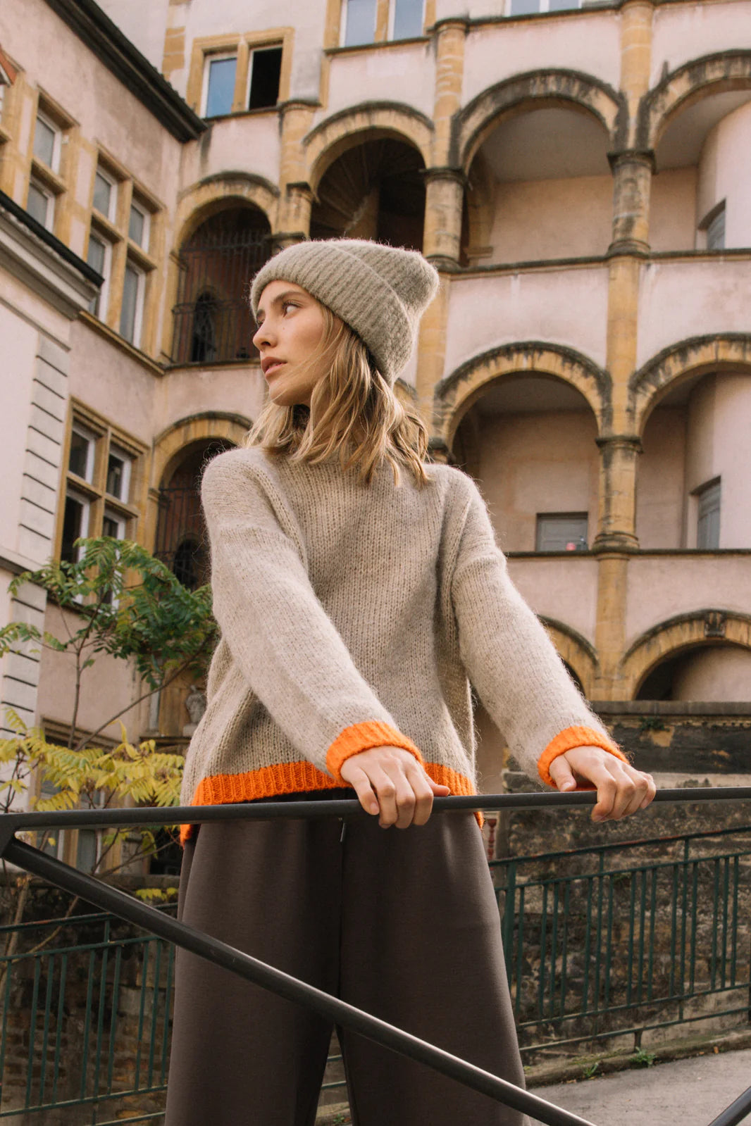 Indi & Cold Two-Tone Knit Jersey Beige EA555