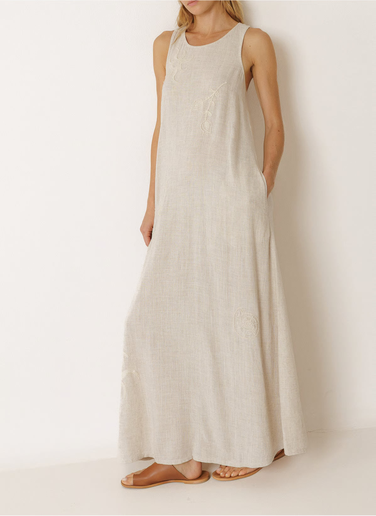Indi & Cold Sleeveless Maxi Dress VV26AD180
