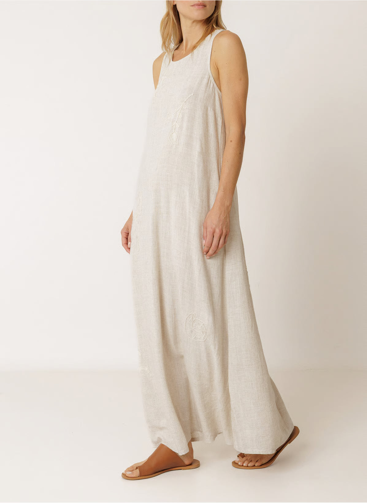 Indi & Cold Sleeveless Maxi Dress VV26AD180