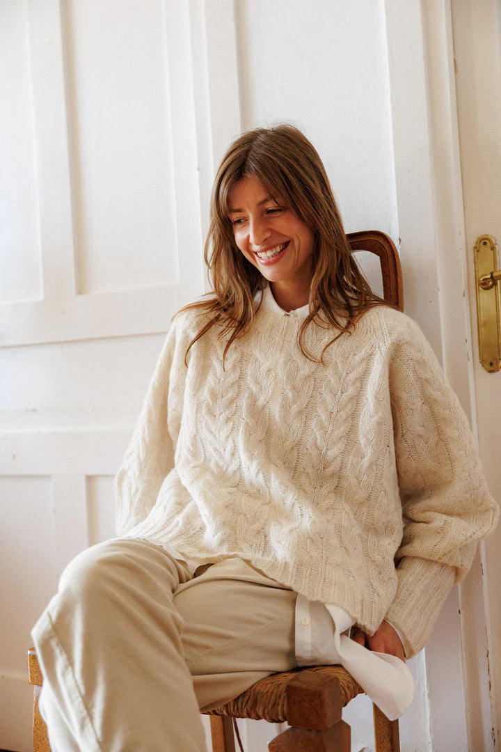 Indi & Cold Crop Cable Sweater Crudo/Off White EA501