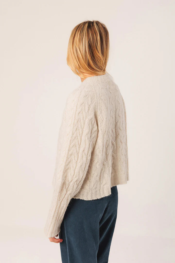 Indi & Cold Crop Cable Sweater Crudo/Off White EA501