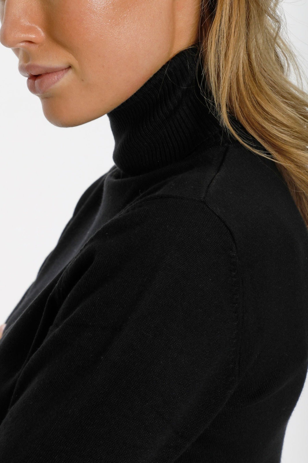 Saint Tropez Mila Rollneck Knit Black