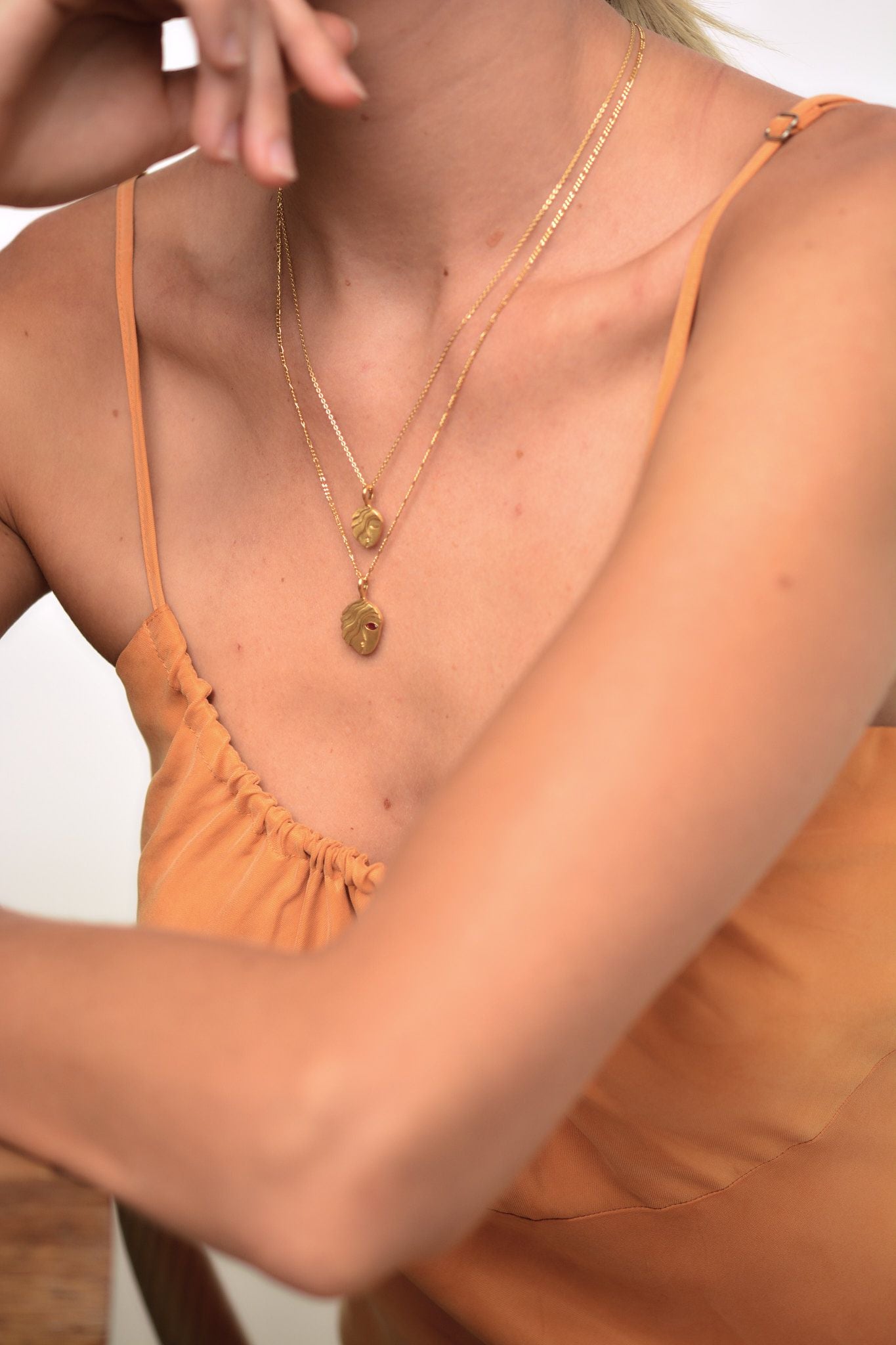 Linda Tahija Aphrodite Mini Necklace Gold