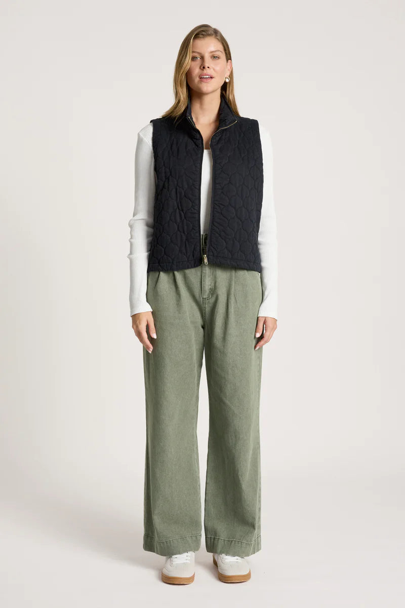 Eb & Ive Sansi Quilted Crop Vest Black
