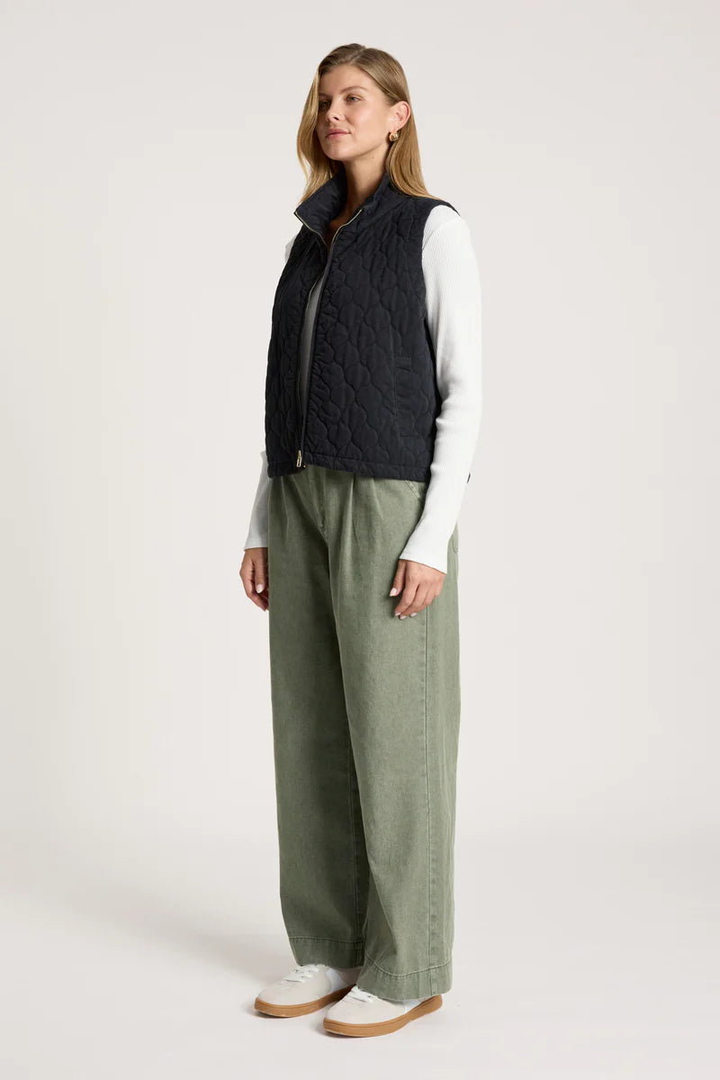 Eb & Ive Sansi Quilted Crop Vest Black