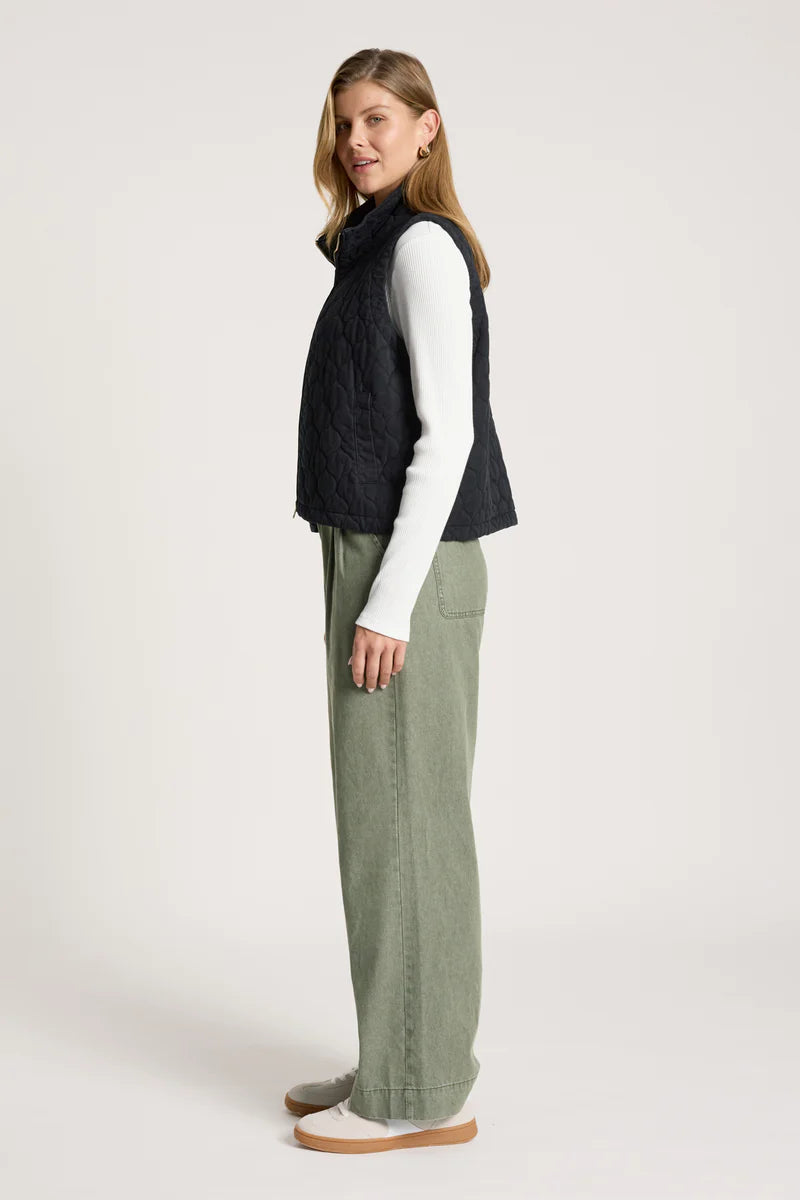 Eb & Ive Sansi Quilted Crop Vest Black