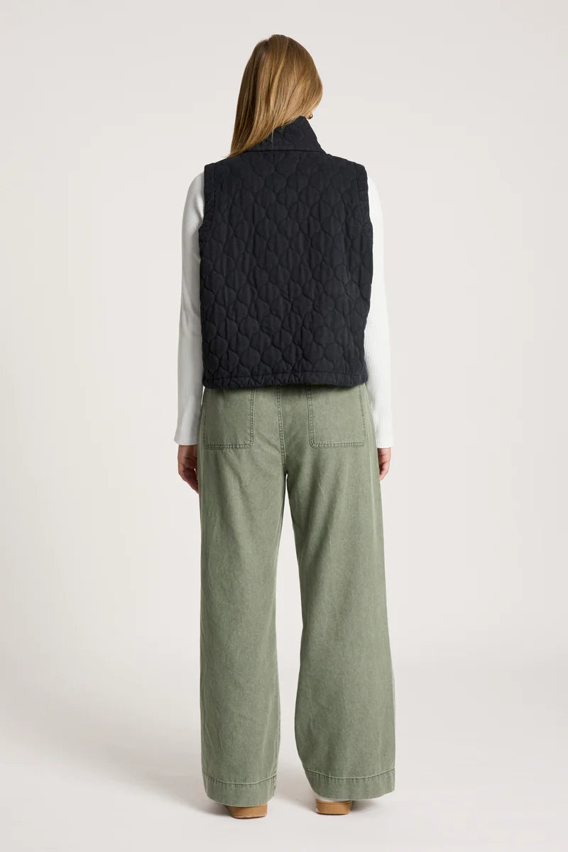 Eb & Ive Sansi Quilted Crop Vest Black